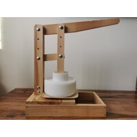 Lis na sýr BUK + lisovací forma 1 600g